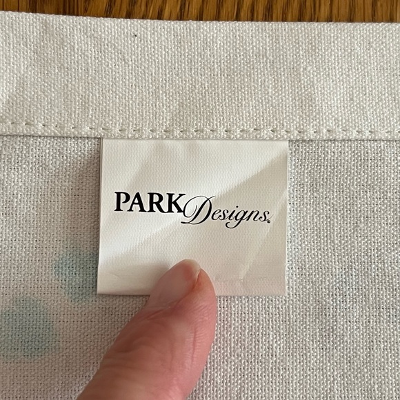 🌷 Farmhouse Floral Table Runner ~ By Park Designs🌷 - Picture 10 of 14